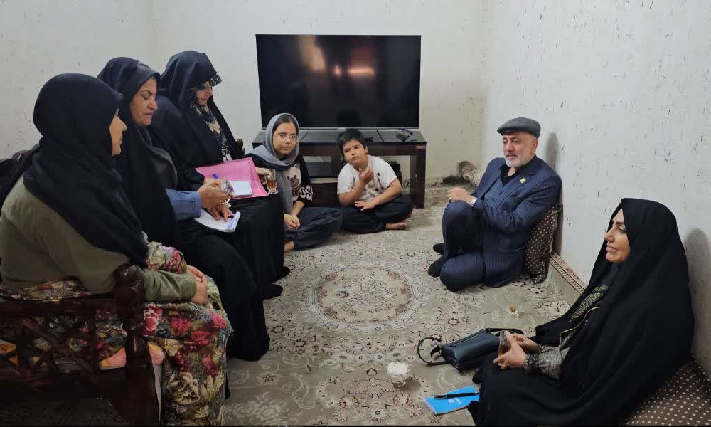 عیادت از مادری که در سکوت بیماری، ستون خانه‌اش مانده است